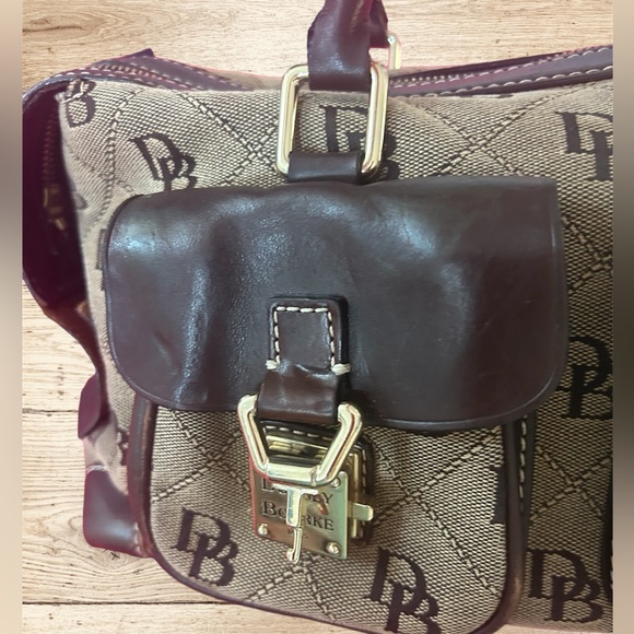 Dooney&Bourke signature monogrammed satchel. - Picture 4 of 13